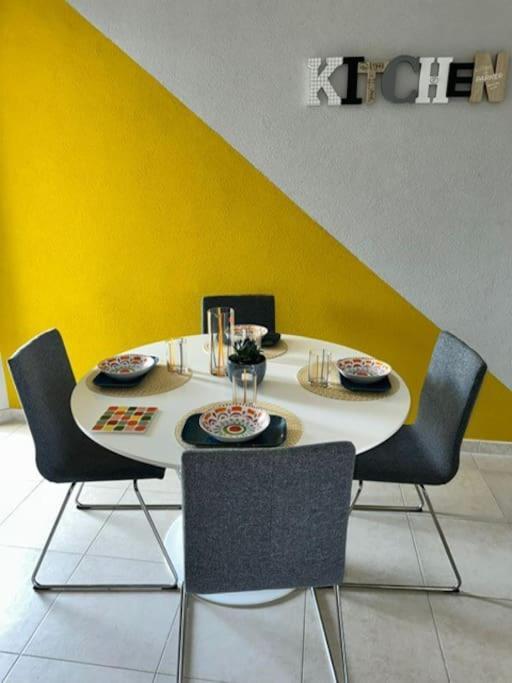 Faro Sul Mare Luxury Apartment - Zona Fiera Bari Exteriör bild