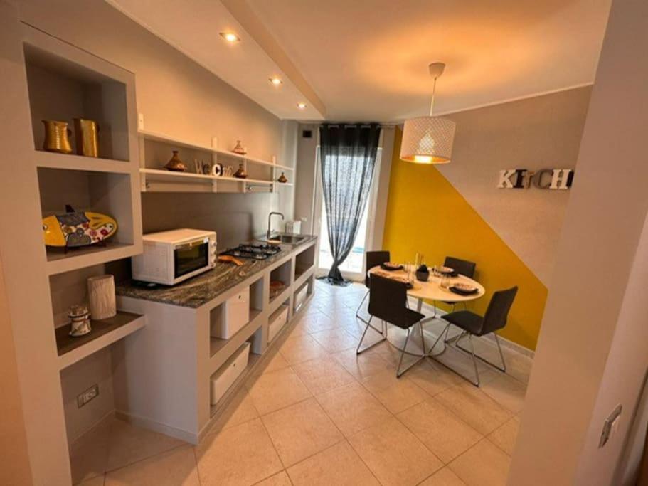 Faro Sul Mare Luxury Apartment - Zona Fiera Bari Exteriör bild