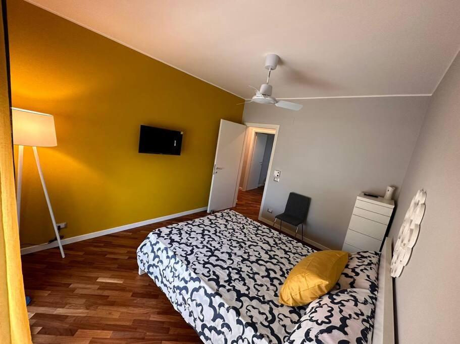 Faro Sul Mare Luxury Apartment - Zona Fiera Bari Exteriör bild