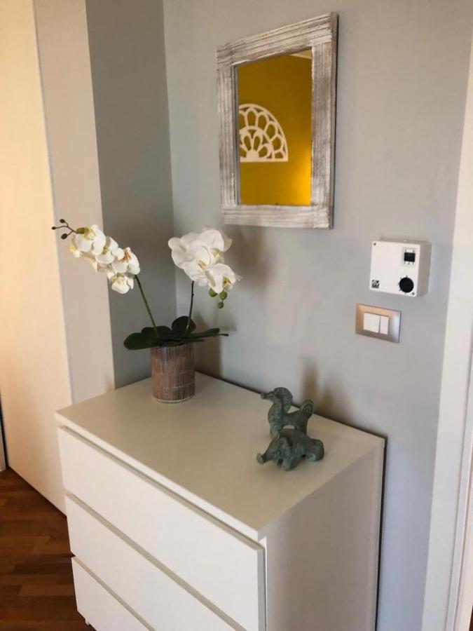 Faro Sul Mare Luxury Apartment - Zona Fiera Bari Exteriör bild