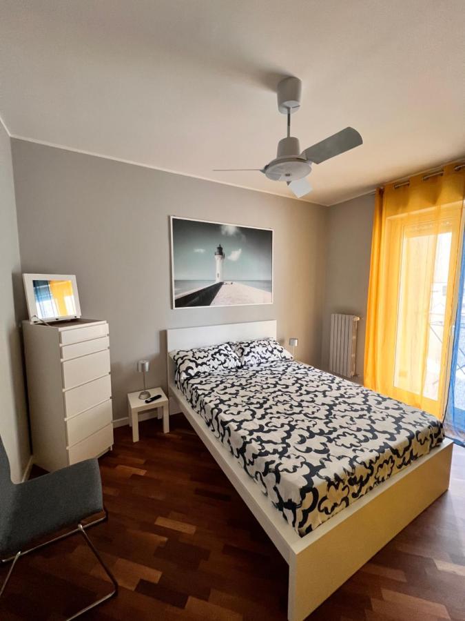 Faro Sul Mare Luxury Apartment - Zona Fiera Bari Exteriör bild