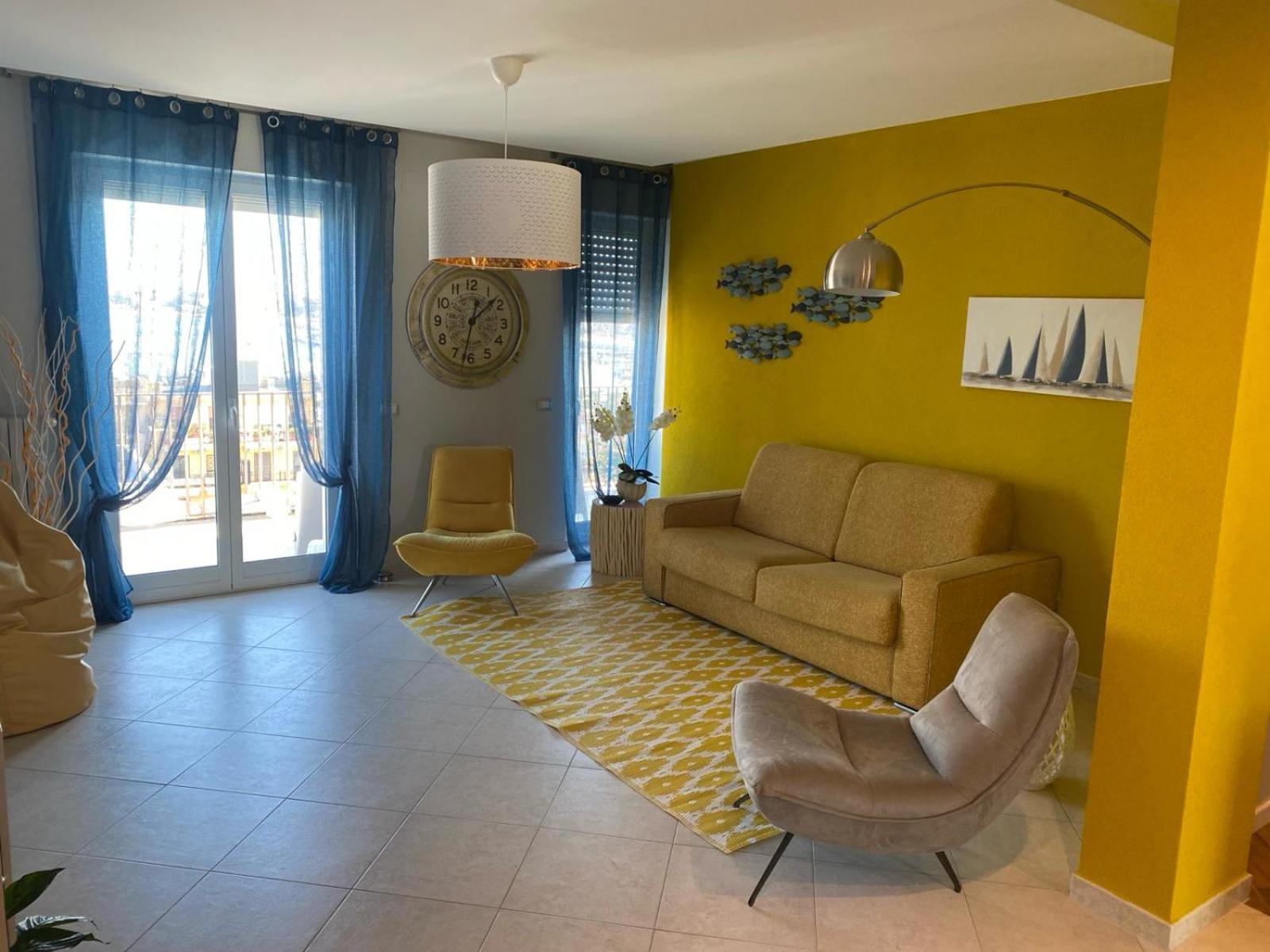 Faro Sul Mare Luxury Apartment - Zona Fiera Bari Exteriör bild