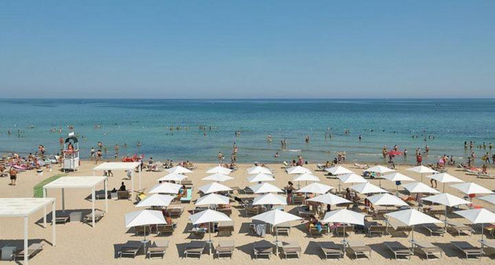Faro Sul Mare Luxury Apartment - Zona Fiera Bari Exteriör bild