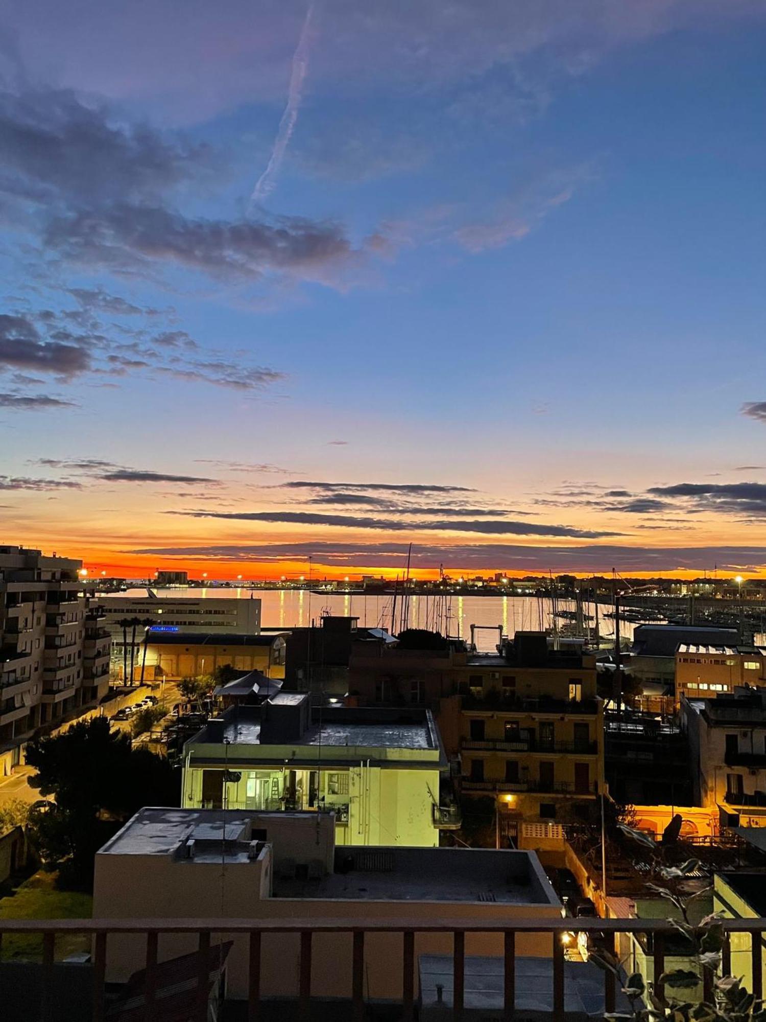 Faro Sul Mare Luxury Apartment - Zona Fiera Bari Exteriör bild